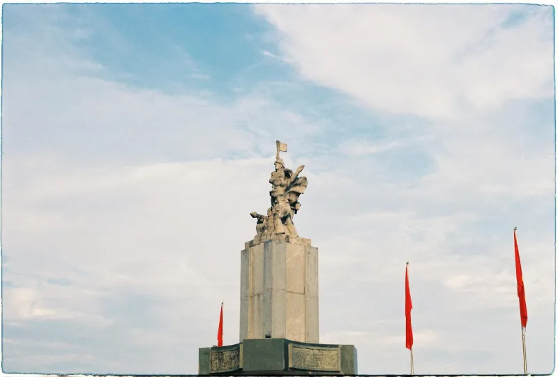 Sliding Into Irrelevance: The Celebrities Who Went Viral for All the Wrong Reasons — and Never Recovered