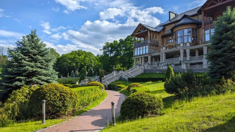 Fortress Fabulous: The Booming Business of Building Celebrity Homes That Cameras Simply Cannot Crack