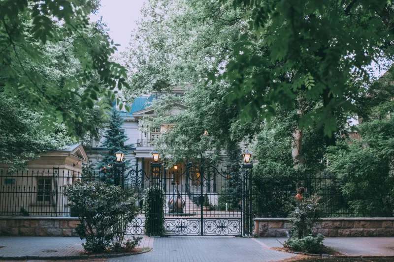The 'Celebrity Neighbor' Horror Stories Hollywood Doesn't Want You to Hear